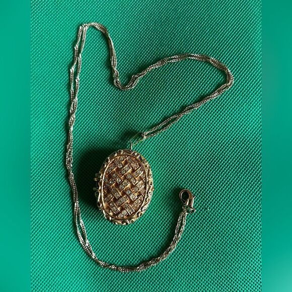 Mary Chess Uranium Glass? Vintage Parfum Gold Diamond Pendant with chain - Picture 1 of 6